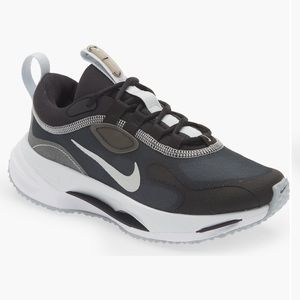 Nike Spark Black/Metallic running shoe